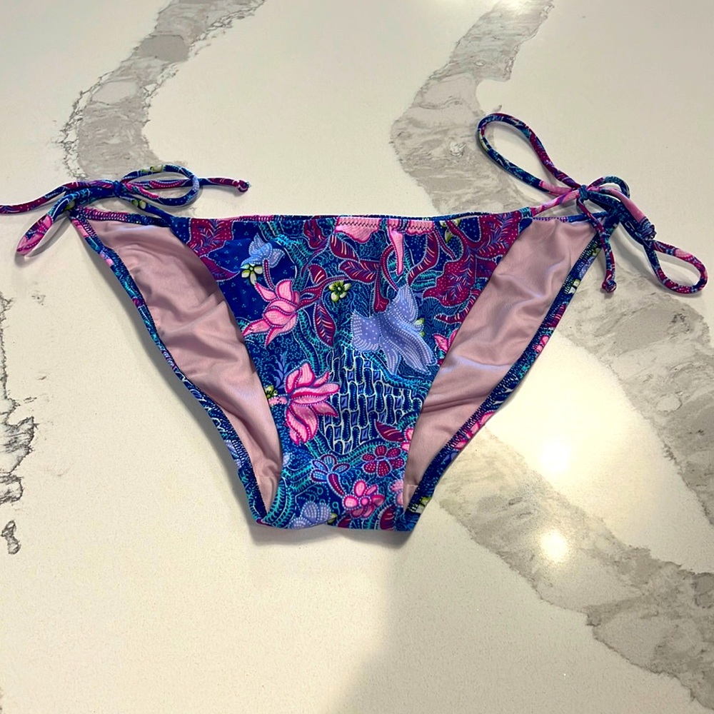 Victoria’s Secret string bikini bottom